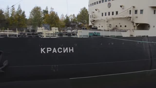 Кронштадт. "Красин" в доке Велещинского