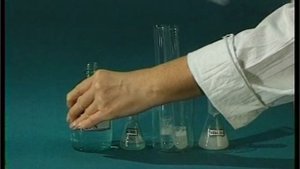Отношение мыла и стирального порошка к растворам сильных минеральных кислот
