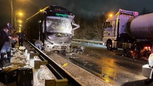 Страшная авария под Кингисеппом. Автобус на полном ходу столкнулся со снегоуборочной машиной