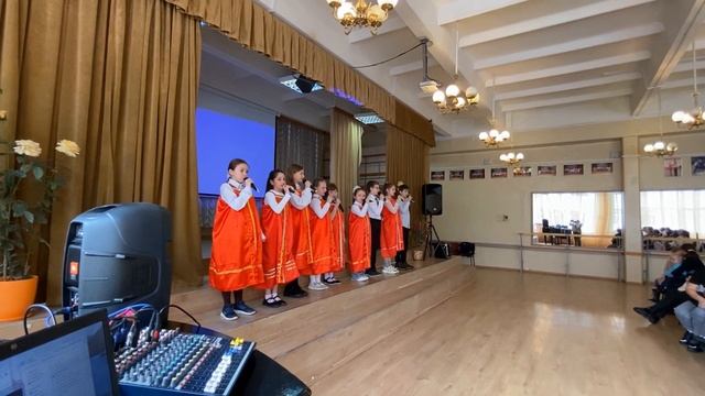 А МЫ МАСЛЕНИЦУ ДОЖИДАЛИ. Хор 2-4 кл. 17.03.2024г смотреть онлайн