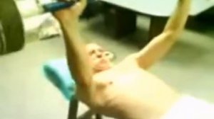 Обосрался качок