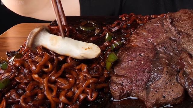 ASMR MUKBANG | BEEF STEAK 🥩 BLACK BEAN NOODLES MUSHROOM FRIED EGG EATING 먹방