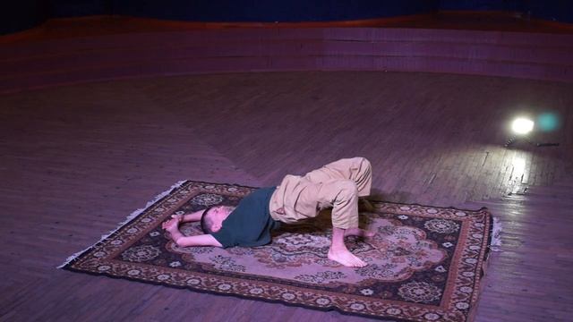 позвоночные грыжа, пару месяцев через боль занятий,