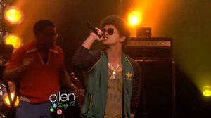 Bruno Mars - Locked Out of Heaven LIVE HD 2012-12-18