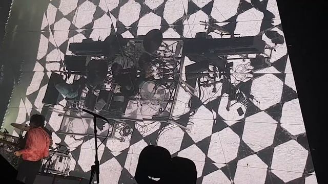 Tuttifrutti-Phoenix-First time ever played-Live at Bercy Accorhotel Arena in Paris 29/09/2017-HD смотреть онлайн