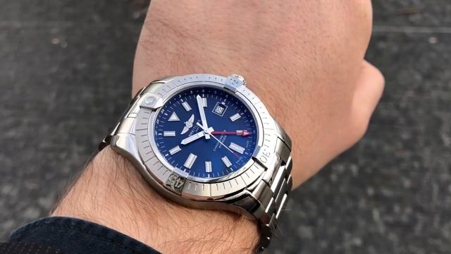 Breitling Avenger Automatic GMT 45 смотреть онлайн