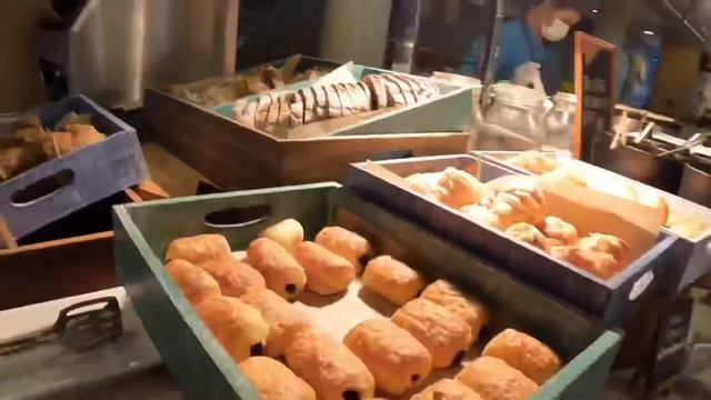 Grand Mercure Patong Breakfast смотреть онлайн