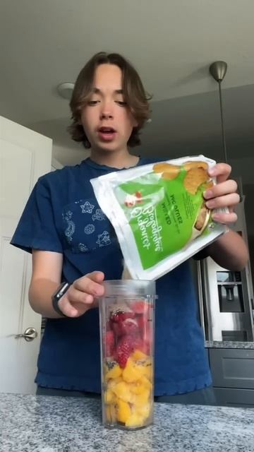 My go to smoothie recipe! #shorts смотреть онлайн