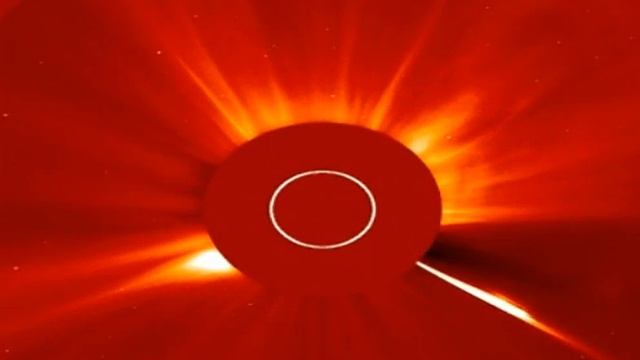 A comet hit the sun / Kometa uderzyla w słońce HD смотреть онлайн