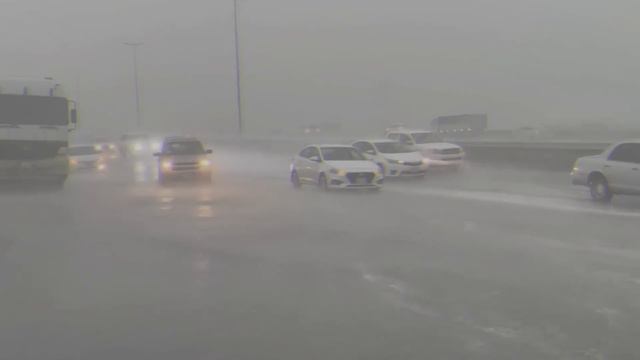 معجزة لا تصدق في الصحراء!  عاصفة رهيبة وسيول تضرب مكة المكرمة بالمملكة العربية السعودية!