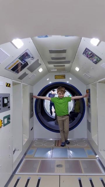 По случаю дня космонавтики - моя поездка в павильон Космос на ВДНХ в Москве смотреть онлайн