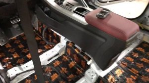 Geely Coolray, обзор заводской шумоизоляции и установка дополнительных шумоизоляционных материалов.