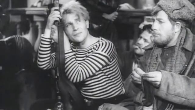 Тучи над городом встали - Человек с ружьем смотреть онлайн