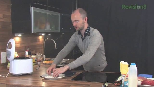 Deep Fried Mars Bar - Food Mob Bites смотреть онлайн