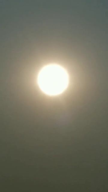 A sun in the black sky ☀ ☀ #shorts #ashortaday смотреть онлайн