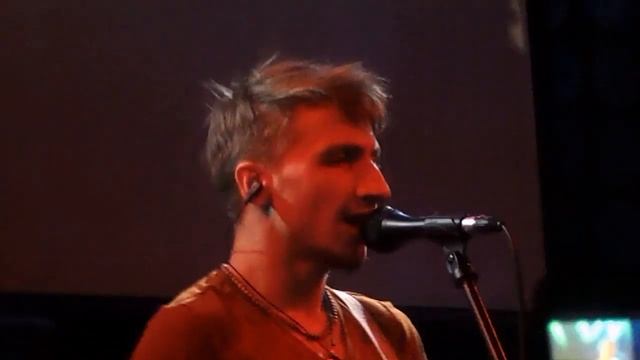 НЕрвы-слишком влюблён)поют вместе с толпой смотреть онлайн