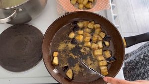 Удивите своих гостей. Салат с баклажанами. Готовим кисло-сладкий соус в домашних условиях