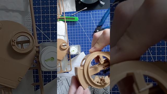 Сборная модель немецкого тяжёлого танка T-VI " Тигр" в масштабе 1:35 от фирмы Звезда. Часть 3. смотреть онлайн