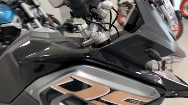 Voge 650DSX Adventure Black смотреть онлайн