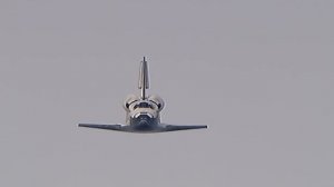 Mesmerizing Shuttle Landing Timelapse: Witness the Graceful Descent and Touchdown