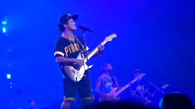 Bruno Mars 24K Magic Tour Concert Singapore 2018 - Marry You [FANCAM]