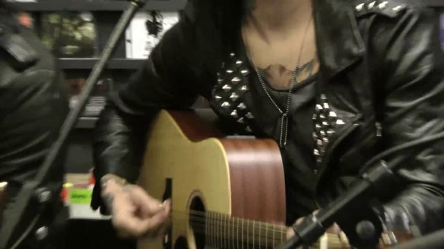 Glamour Of The Kill "The Summoning" Acoustic смотреть онлайн