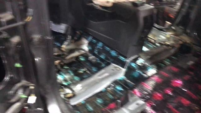 Ford Kuga шви. Проникающие в салон шумы встречают на своем пути препятствия в виде шумоизоляции SGM.