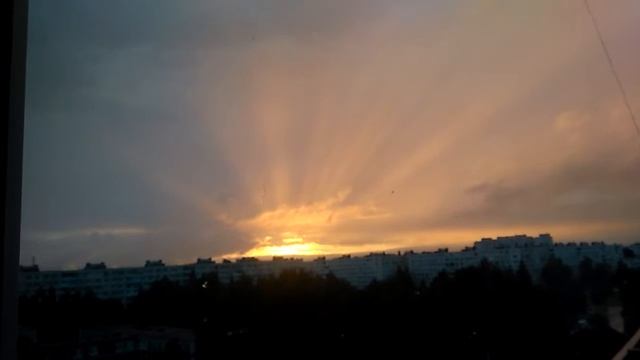 Как будто огромное НЛО смотреть онлайн