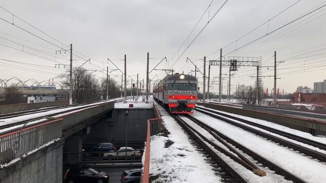ЭТ2МЛ-077 «Лужский Рубеж» сообщением Ораниенбаум-1 - Санкт-Петербург-Балт. смотреть онлайн