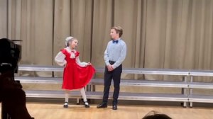 "Чашка и чайник", муз.С. Плешака, сл.О.Сердобольского. Исполняют Дегтярева Дуня и Волошин Арсений.