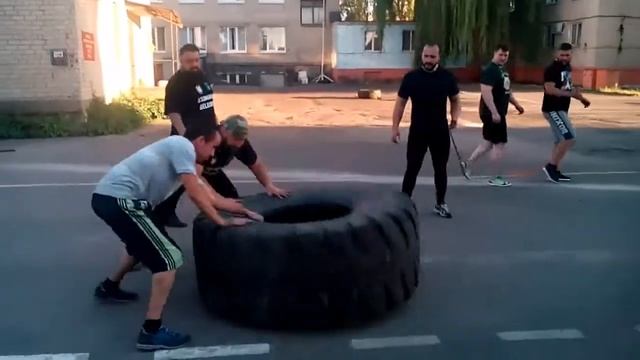 Тренировка по атлетическому многоборью в клубе "Эра" смотреть онлайн