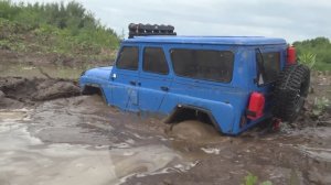 Что выбрать, УАЗ или ГЕЛИК? Проверяем на бездорожье.