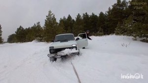Как едет Кирилл на Ниве 3д (ВАЗ 21213) по плотному снегу