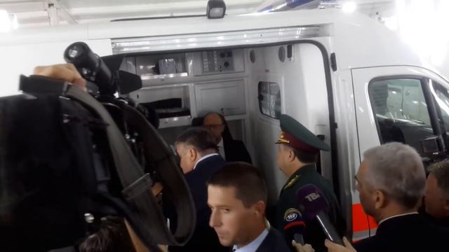 Яценюк инспектирует скорую для АТО смотреть онлайн