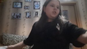 24 часа в своей комнате/в конце я буду вызывать ЖЕВАТЕЛЬНУЮ КОРОВУ/