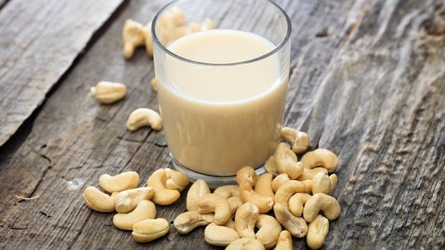 Milk with Mylk Plant based eating Challenge one - #PYLS1 S1E1 смотреть онлайн