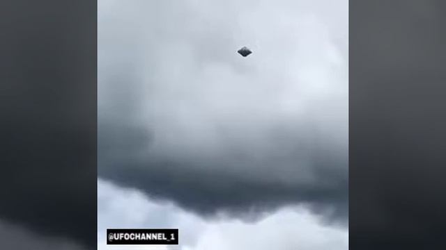 НЛО в форме пирамиды смотреть онлайн