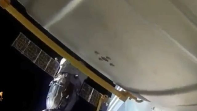 Ufo maneuvering on ISS go-pro footage???? or this is something else? смотреть онлайн