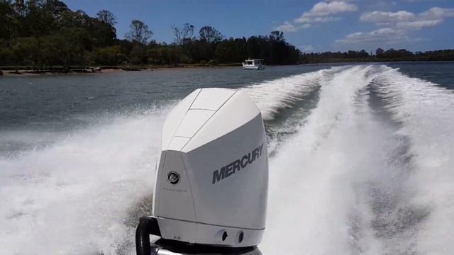 Four Winns HD240 Mercury 300 V8 смотреть онлайн