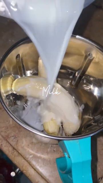 Weight gain banana milkshake recipe #weightgain #milkshake смотреть онлайн