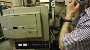 Как раньше показывали кино, рассказывает киномеханик