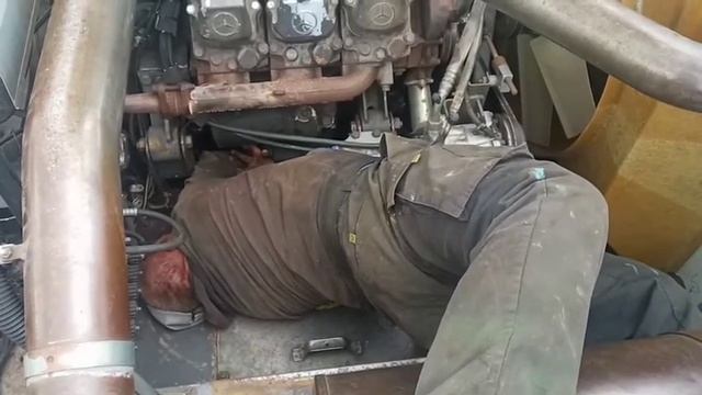 выкручивания сливной пробки спадона: Lexion 480 смотреть онлайн