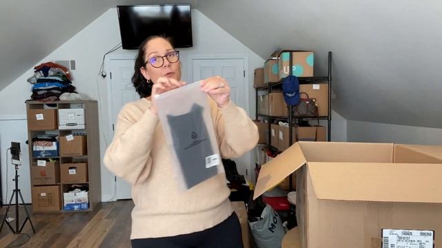 Unbox with Me - Helpsy Source First Quality Holiday Gifts Box PART 1 смотреть онлайн