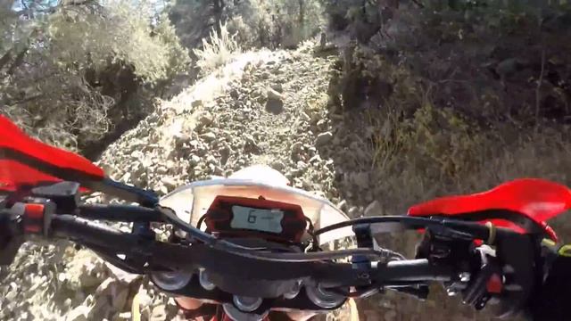 Struggling Up Arrastra Trail on the Beta Xtrainer смотреть онлайн