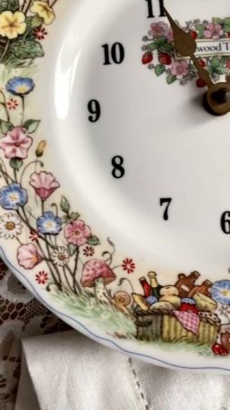 Настенные часы Foxwood Tales Wedgwood