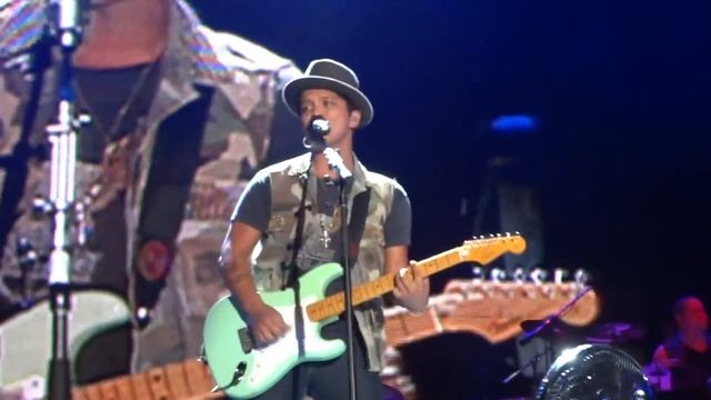 Bruno Mars 24-01-2012 - Summer Soul Festival 2012 - The Other Side and Top Of The World - Sem Som смотреть онлайн