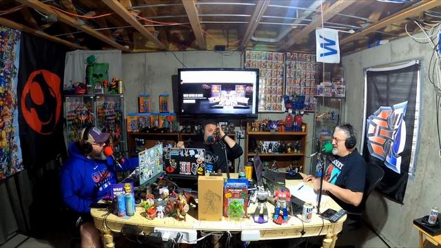 Mattel, Hasbro, and a Little Ramen Who Does It Better смотреть онлайн