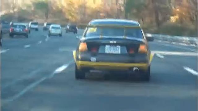 Ugly Riced Saturn driving on the freeway смотреть онлайн