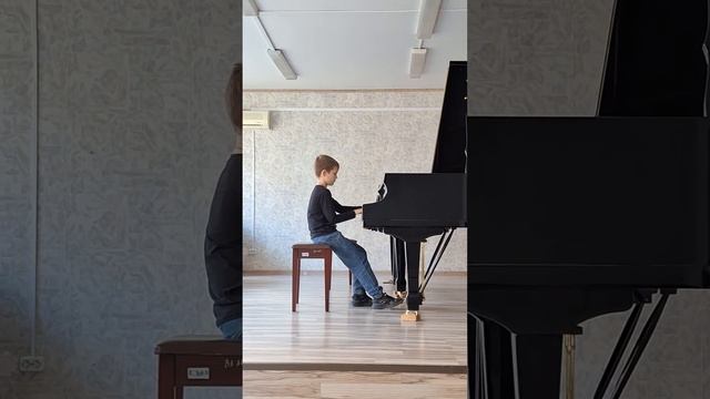 Оксана Крут.Большие башенные часы.Исполняет Ковалёв Тимофей.