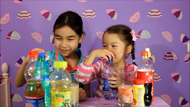 ДЕЛАЕМ КОКТЕЙЛЬ ИЗ РАЗНЫХ НАПИТКОВ | ЧЕЛЛЕНДЖ | Жизнь Дарии смотреть онлайн